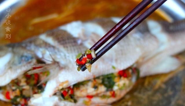 鲈鱼@谷雨别忘了吃这鱼，鲜香爽嫩口感好，20元一斤有点贵，但贵也要吃