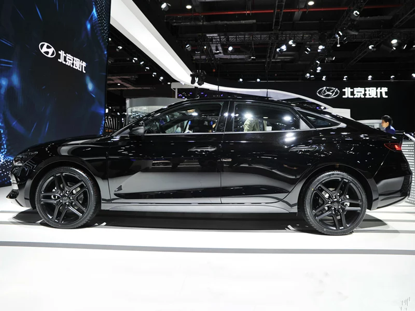 思域▲这才是年轻人第一辆座驾！比思域还漂亮十倍，10万起开出30万的档次