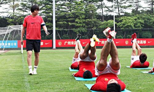 国足：李铁真幸福！国足归化再迎好消息，4名强将火线驰援