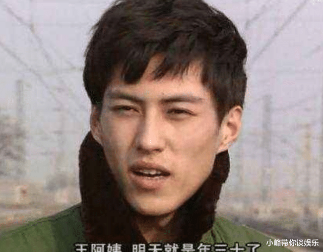 赵丽颖@明星刚出道时都长啥样？赵丽颖神似村姑，杨幂的脸简直方出了天际