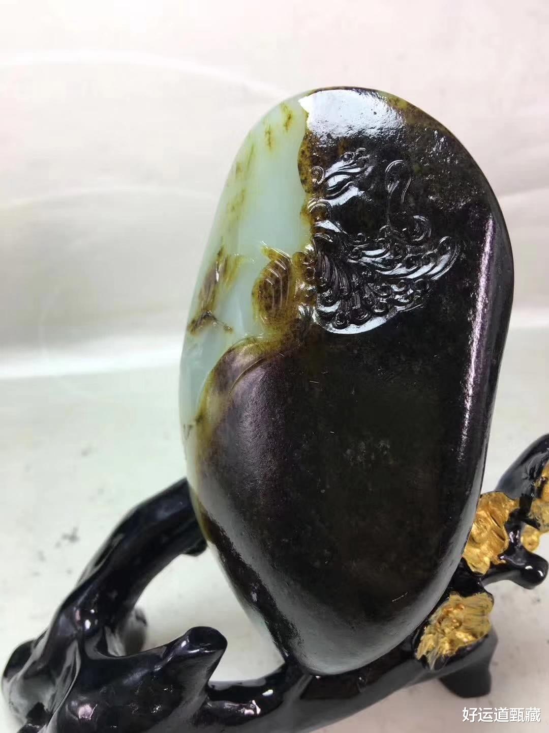 [古钱币]和田玉籽料之中的至尊宝，它就是黑皮籽料