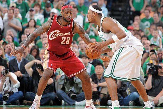 勒布朗·詹姆斯|为什么35岁的詹姆斯依然无人可挡，看他之前遭遇的对手就知道了