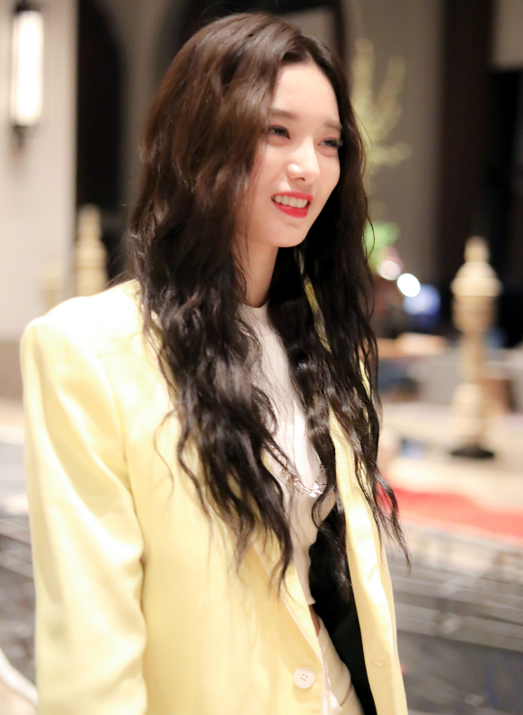 娱乐圈|黄子韬爸爸离世,徐艺洋发文称呼引热议,真把自己当\女友\了?