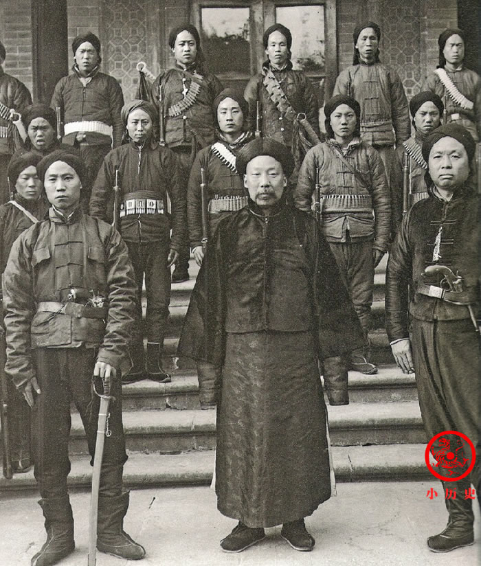 老照片|晚清老照片：63岁知县受英国女王接见，百姓帮八国联军翻越城墙