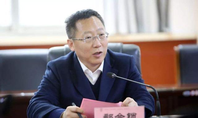 衡水中学|他现任“高考工厂”衡水中学校长，被评为高考明星教师，今年46岁