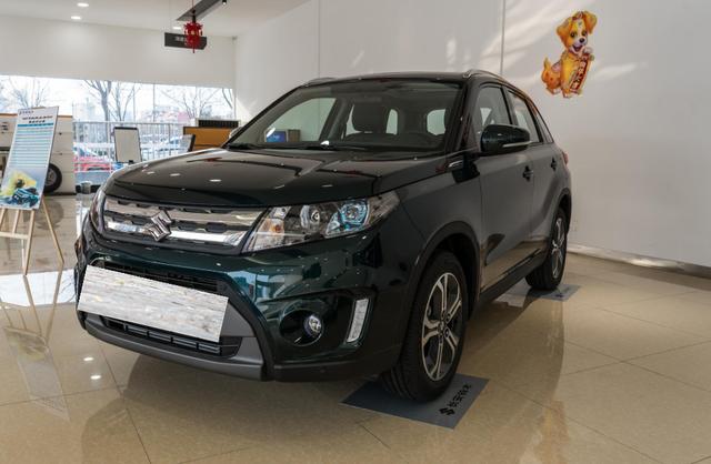 铃木|铃木不服气了，我一箱油能跑900Km，还带全时四驱，不强吗