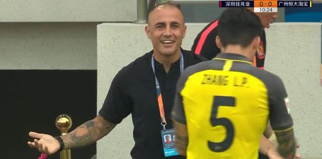 中超|昨晚中超赛后“罕见”1幕令人动容：31岁当红国脚彻底赢得尊重！