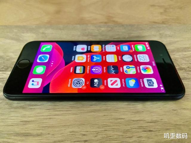 [华为p40]3299元买iPhoneSE2值得吗？对比华为P40之后，差距比想象的大