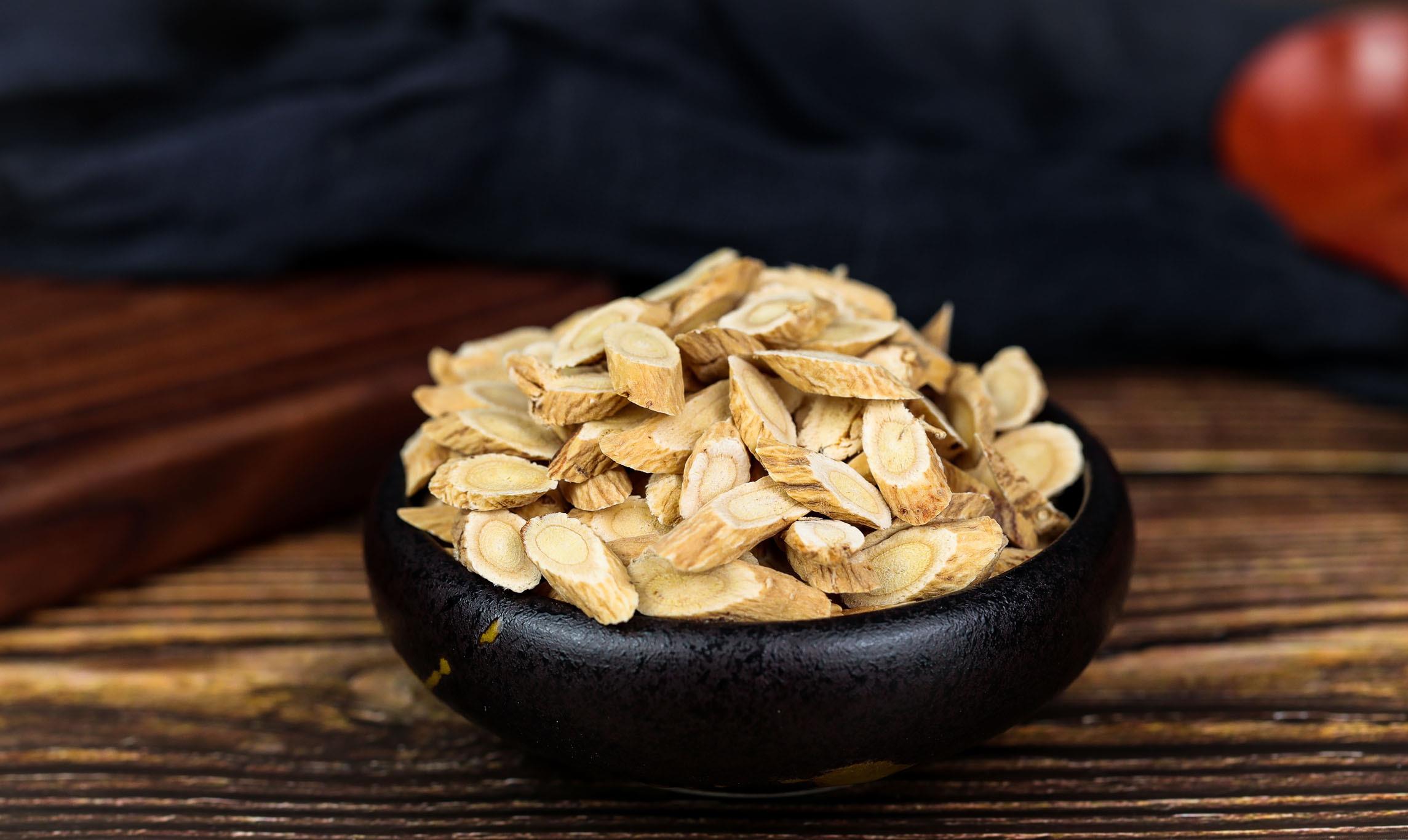 【黄芪】经常用黄芪泡茶喝，身体会有哪些变化？爱喝真是有福气