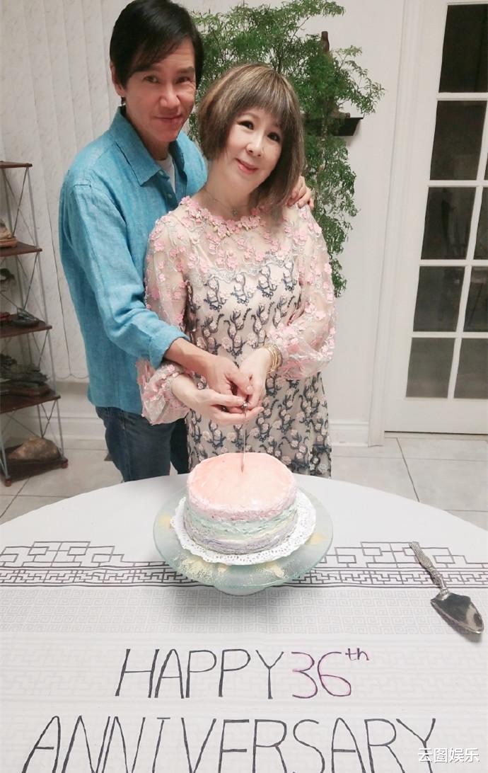 林嘉華夫婦慶結婚36年，手握手切蛋糕太恩愛，一傢三口豪宅吃大餐-圖7