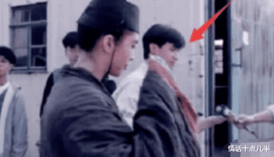 「王祖贤」王祖贤多年前剧照流出，有谁注意过她旁边的小记者？如今成一线巨星