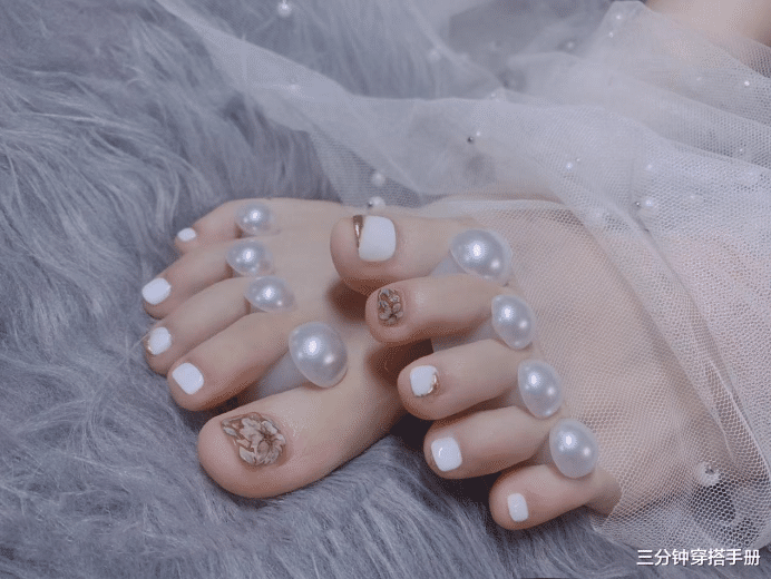 美甲|如果今夏你还不懂美甲就OUT了，超级显气质四种配色，脚上安排