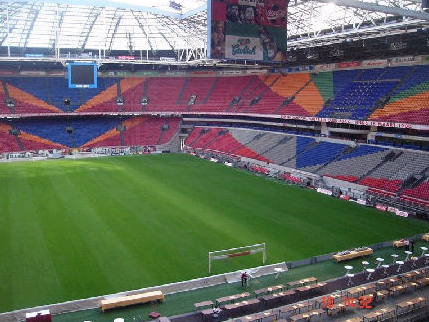 欧足联:欧足联刚刚宣布建议各国恢复联赛,荷甲就官方取消本赛季啪啪打脸