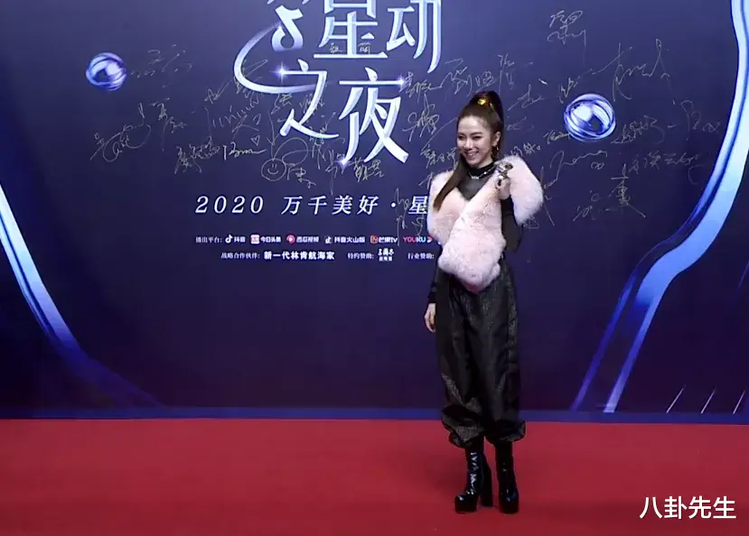 戚薇|星动夜超高清镜头暴露明星真容：宋茜圆润，戚薇脸僵，张萌妆感重