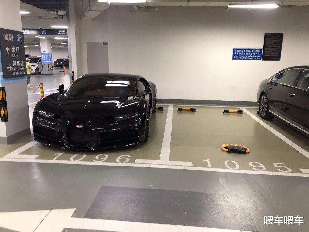 布加迪:翠湖天地超跑扎堆,大陆第1台全碳布加迪熙龙停这,蒋鑫的车也在