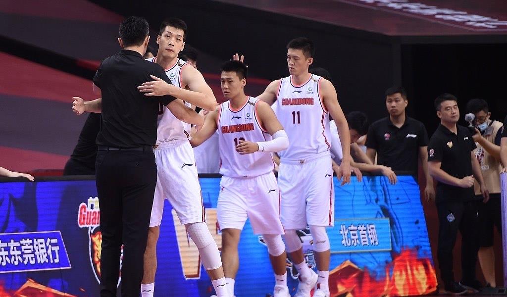 广东男篮|强行帮北京？杜锋决胜战术或被黑，这就是中国篮球最大的悲剧！