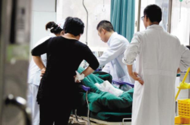 「肝脏」15岁男孩患上尿毒症，父亲知道原因以后，痛骂自己是混蛋