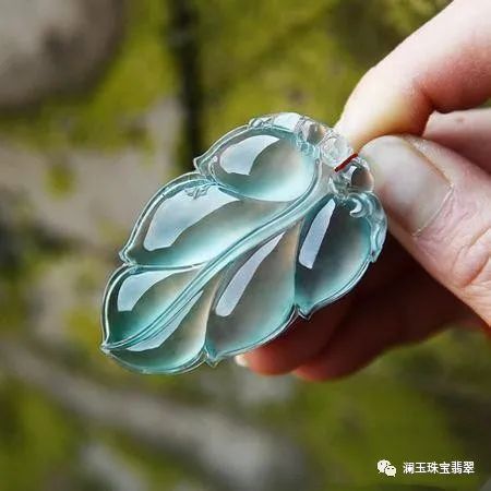 冰种翡翠|种水不高的翡翠却被说成冰种翡翠，是商家忽悠，还是另有原因