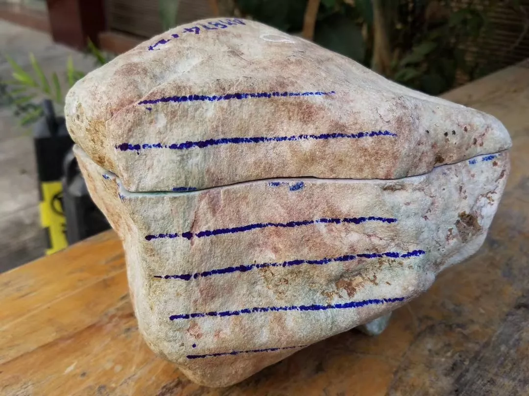 「文玩」木那至尊: 一块木那翡翠原石起货冰种春带彩手镯，清新怡人！