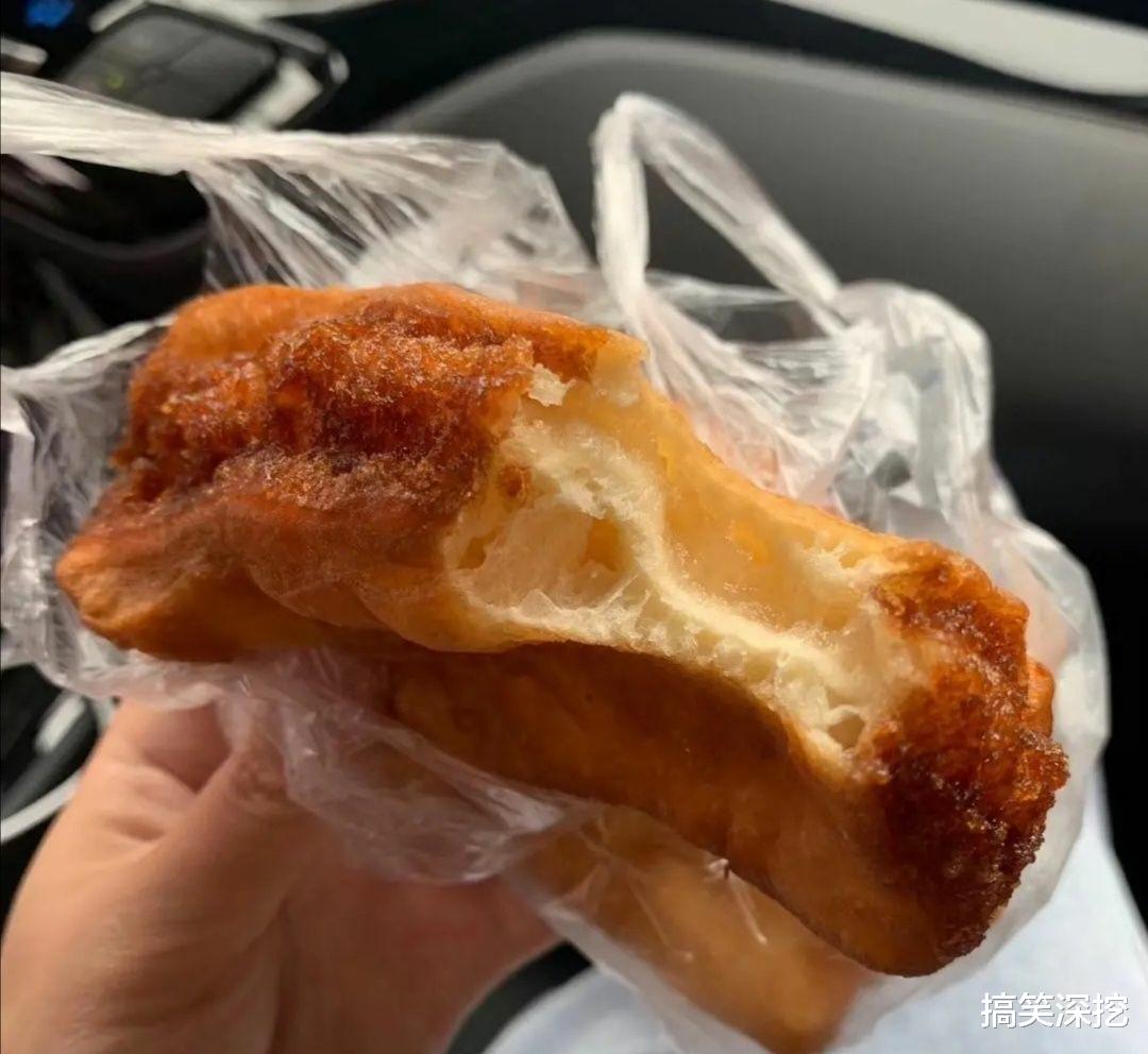 ▲“谈了9年的女友跟别人跑了，因为我没车！”哈哈哈想知道别人这是什么车？