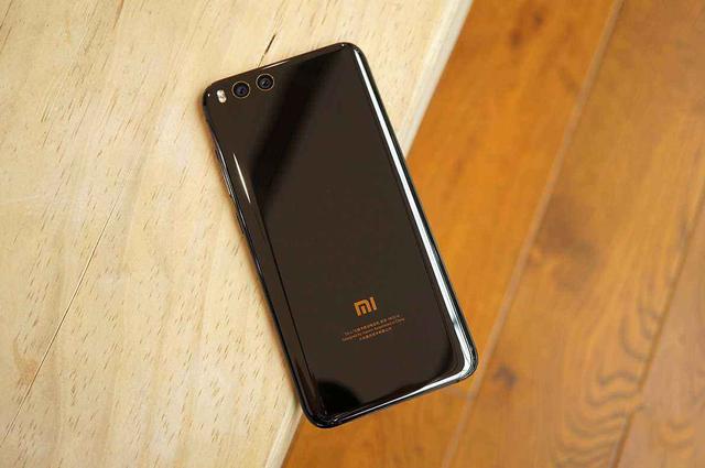 #小米科技#小米6复刻版曝光！异形屏+骁龙7系，钉子户们不干了！