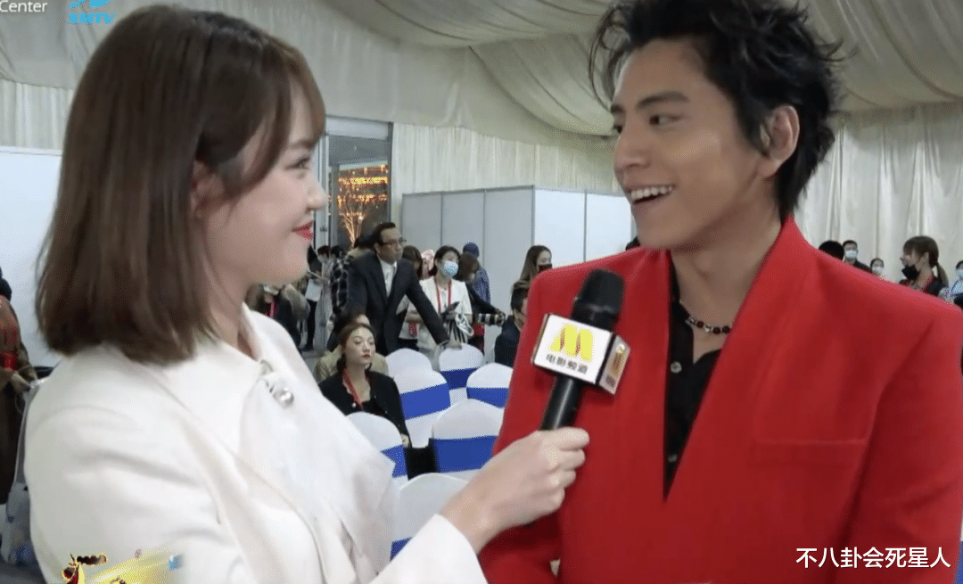 谢霆锋|金鸡奖男星造型搞笑:谢霆锋身材五五分,王大陆穿得像服务员