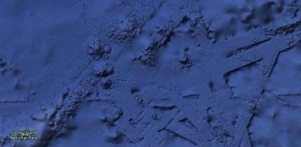 [卫星]史前文明的杰作？太平洋海底发现“水下机场”，谷歌拍摄了卫星图