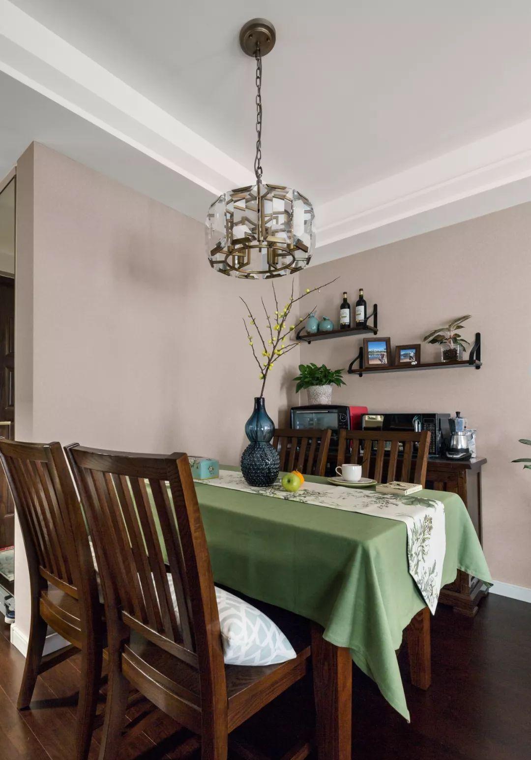 95平美式三居室，客厅温馨漂亮，卧室收纳充足，买房就照这样装！