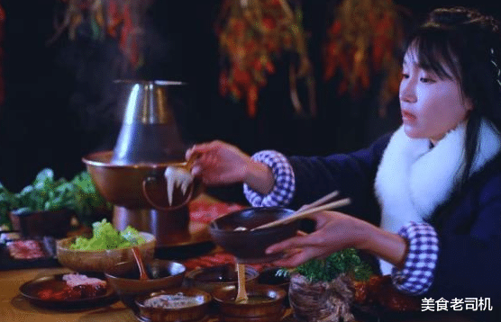 『火锅』李子柒做的“火锅”能吃吗？当镜头拉近后，网友：白送我都不吃呢