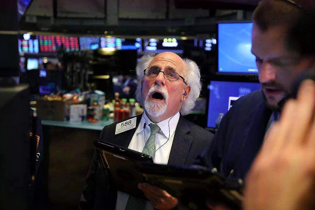 「阿里巴巴」阿里腾讯搞起“地摊经济”，下一个风口？背后其实是无奈