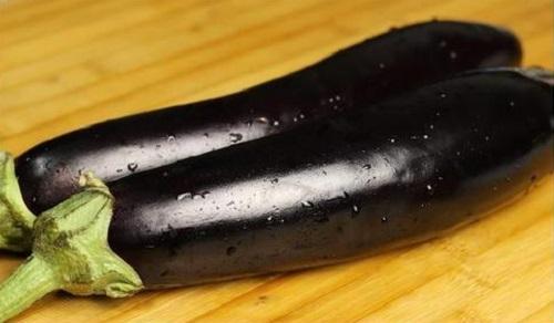 茄子▲同样是茄子，普通和激素茄子有啥区别？菜农透露其中猫腻，别买错