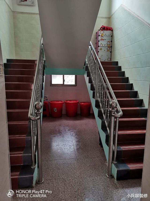 「」晒晒婆家农村的房子，楼梯真是太特别了，保证你们都没见过！