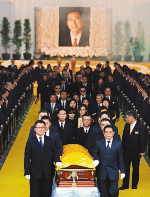 【朱珠】全球最美面孔朱珠: 甩法拉利副总裁, 拿下\黑道太子\她凭什么这么牛