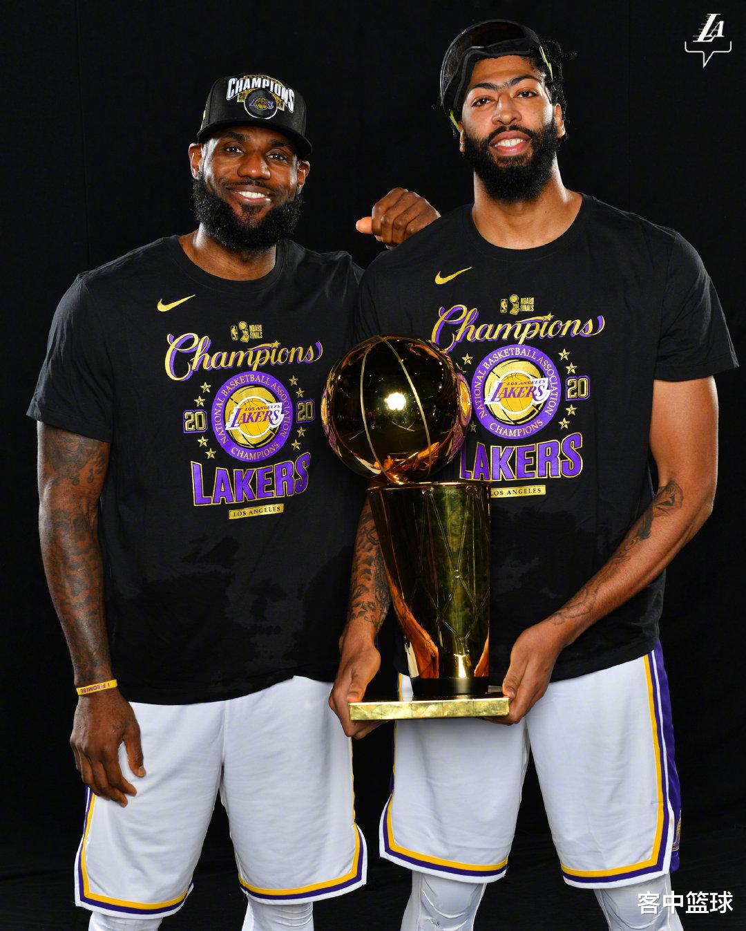 勒布朗·詹姆斯|正式交权!詹姆斯:你的时代来了,湖人是你的了!原本这属于欧文