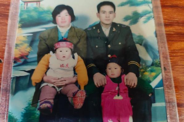 ##5岁男孩被拐走，父亲寻20年白了头，叮嘱大儿子：我死了你接着找