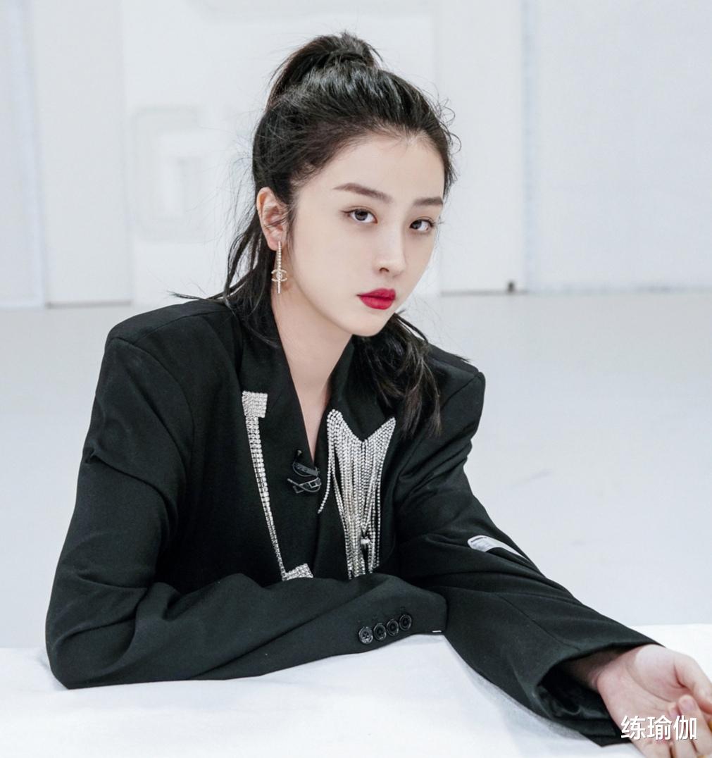 发型|颅顶低遇上发量少，怎么做才不显头秃？方法我给你总结好了