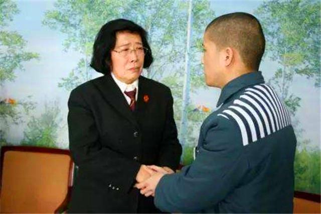 大学|高考状元抢劫10万，被抓时仅花100多元，出狱后考入重点大学