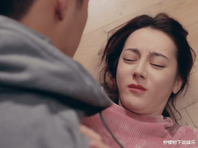 『迪丽热巴』黄景瑜把热巴扑倒，看清他抱热巴的手势，才是对女演员最好的保护