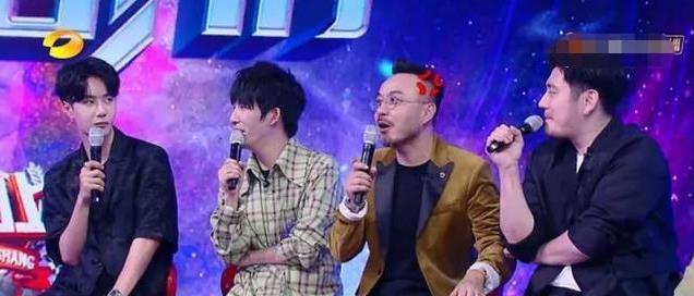 高天鹤|高天鹤也卷入了作弊事件?认证信息已改,《天天向上》合照被P掉
