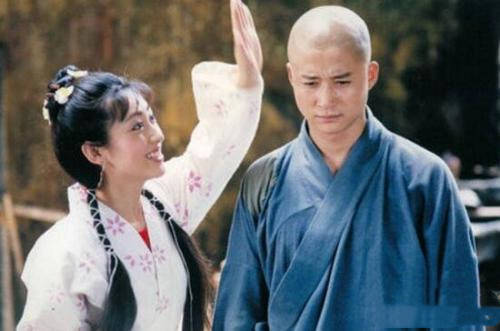 吴京|嫌吴京太穷抛弃他嫁入豪门, 富豪却意外猝死, 今47岁无人敢娶卖鱼