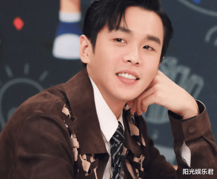 张若昀：张若昀公开冰箱，看到里面的“孕妇”食物后，全网女孩都羡慕了！