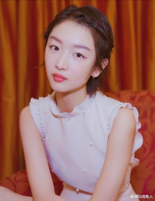 发型|脸上有这4个特征的女生,请大胆扎发,露出你的五官更漂亮!