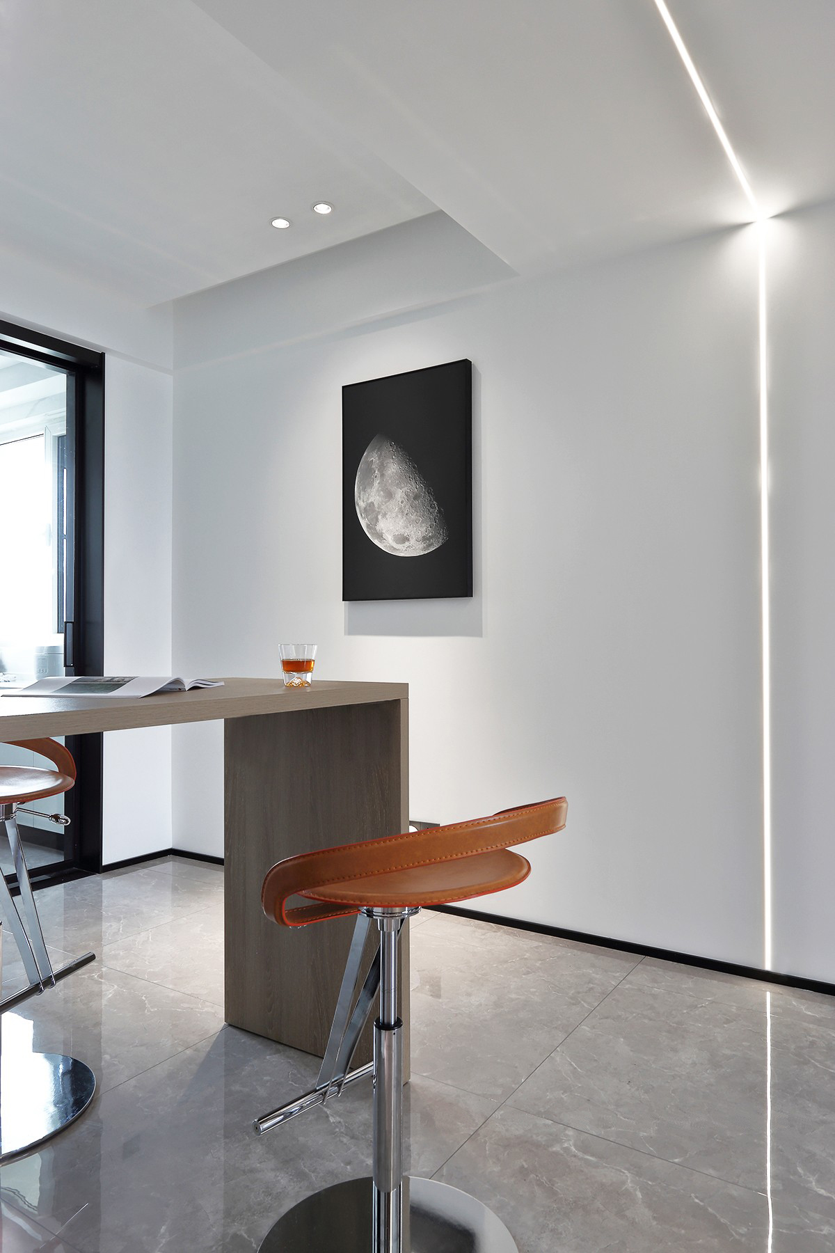 |他家130㎡三居室，一人独住，装修花费40W，客厅现代简洁清爽自然，浴缸放阳台，豪气，忍不住晒晒