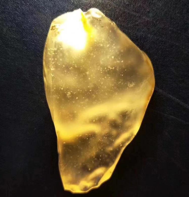 翡翠|这两块翡翠料子太清爽了,女人都爱不释手