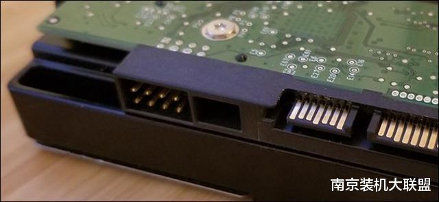 sata|电脑SATA硬盘上的4针跳线,你知道它有什么用吗?千万别插着