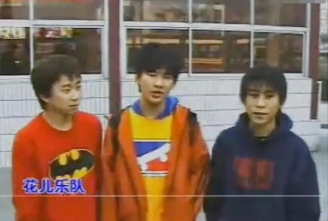 袁泉|2000 年的朴树: “袁泉，你歧视艾滋病吗？”