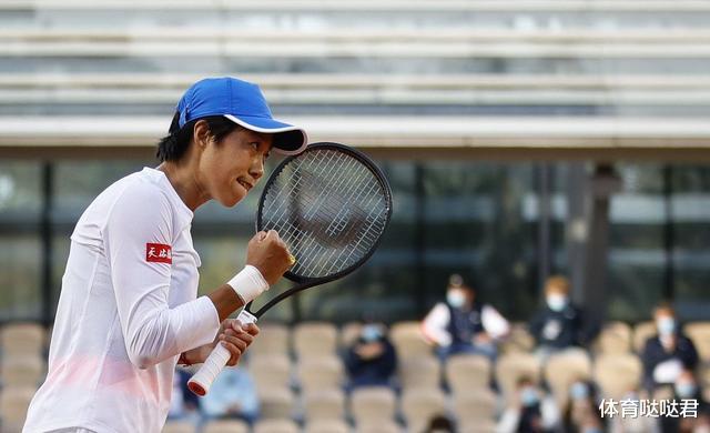法网|法网爆出大冷！中国金花再传捷报，德约科维奇夺第70胜追平费德勒