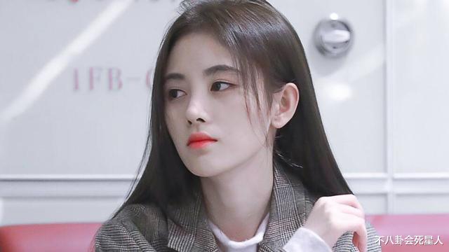 鞠婧祎|娇气女星鞠婧祎,连被咬蚊子包都要发博卖惨,却屡用替身被嘲