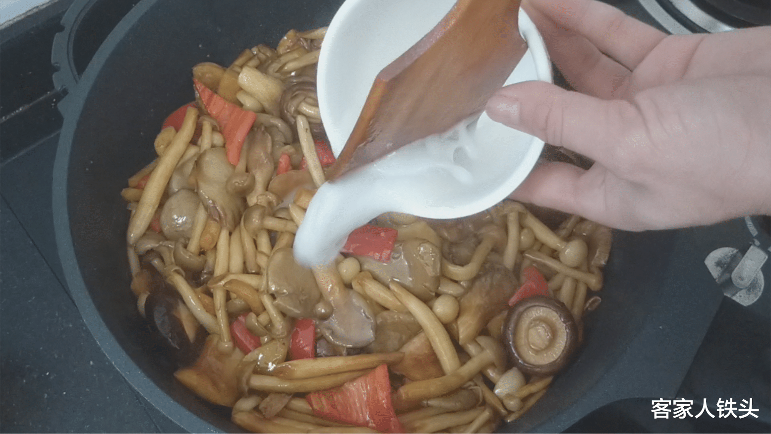 素菜|一锅适合天冷吃的素菜煲，做法简单，鲜滑爽口味道好跟吃肉一样香
