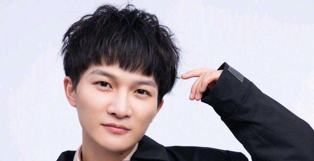 周深|周深新歌《资深庸才》，又一次与众不同的演唱合作